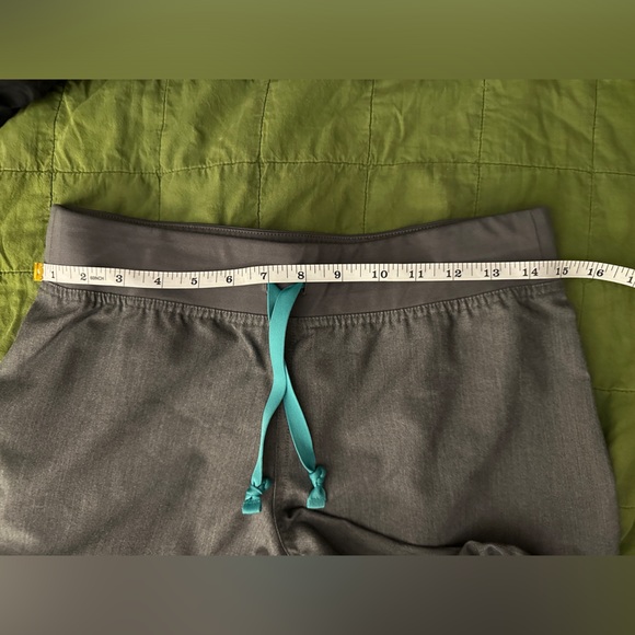 Figs scrubs bottoms, gray with blue drawstrings. Women’s XS Technical Collection - Picture 6 of 12